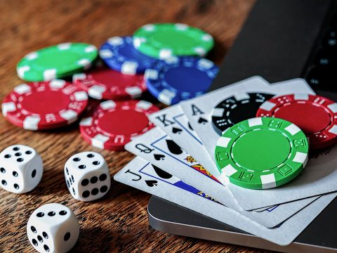 Marketing de Cassinos Online: Estratégias Psicológicas e Impacto na Publicidade